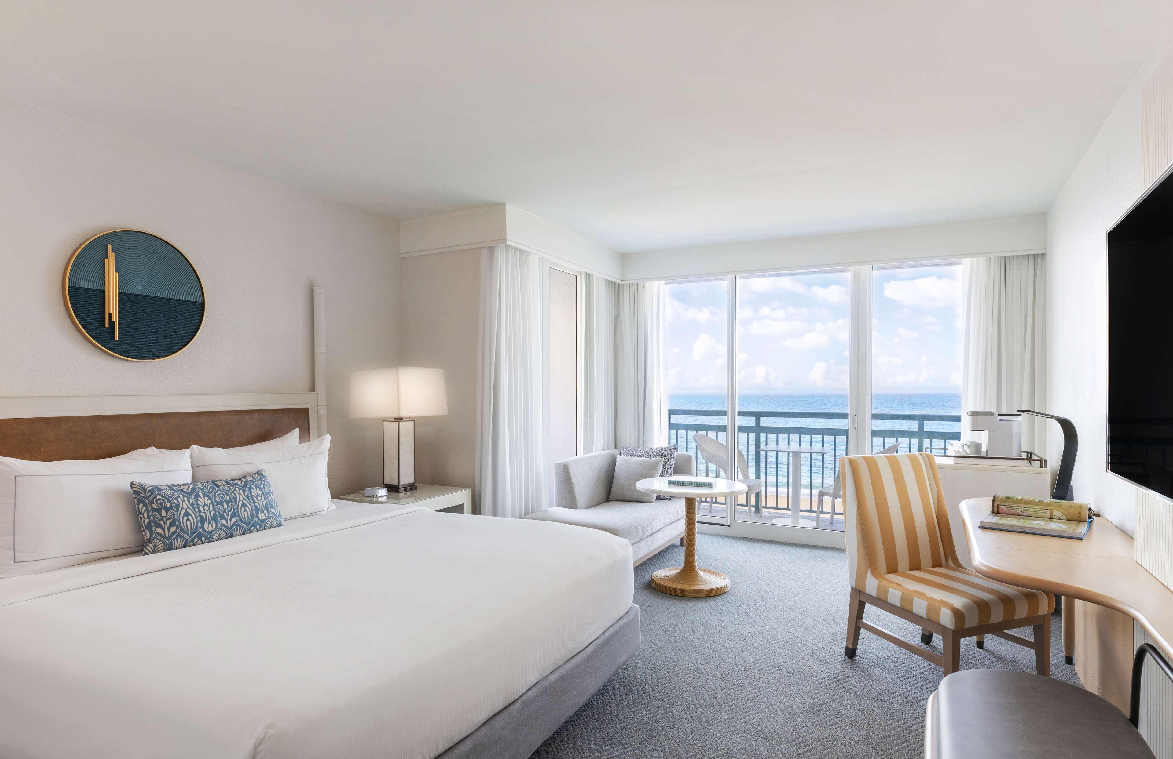The Singer Oceanfront Resort, Curio Collection By Hilton Riviera Beach Exterior foto